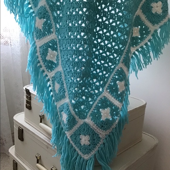 Hand Made Crochet Vintage Shawl Turquoise White - Picture 4 of 5